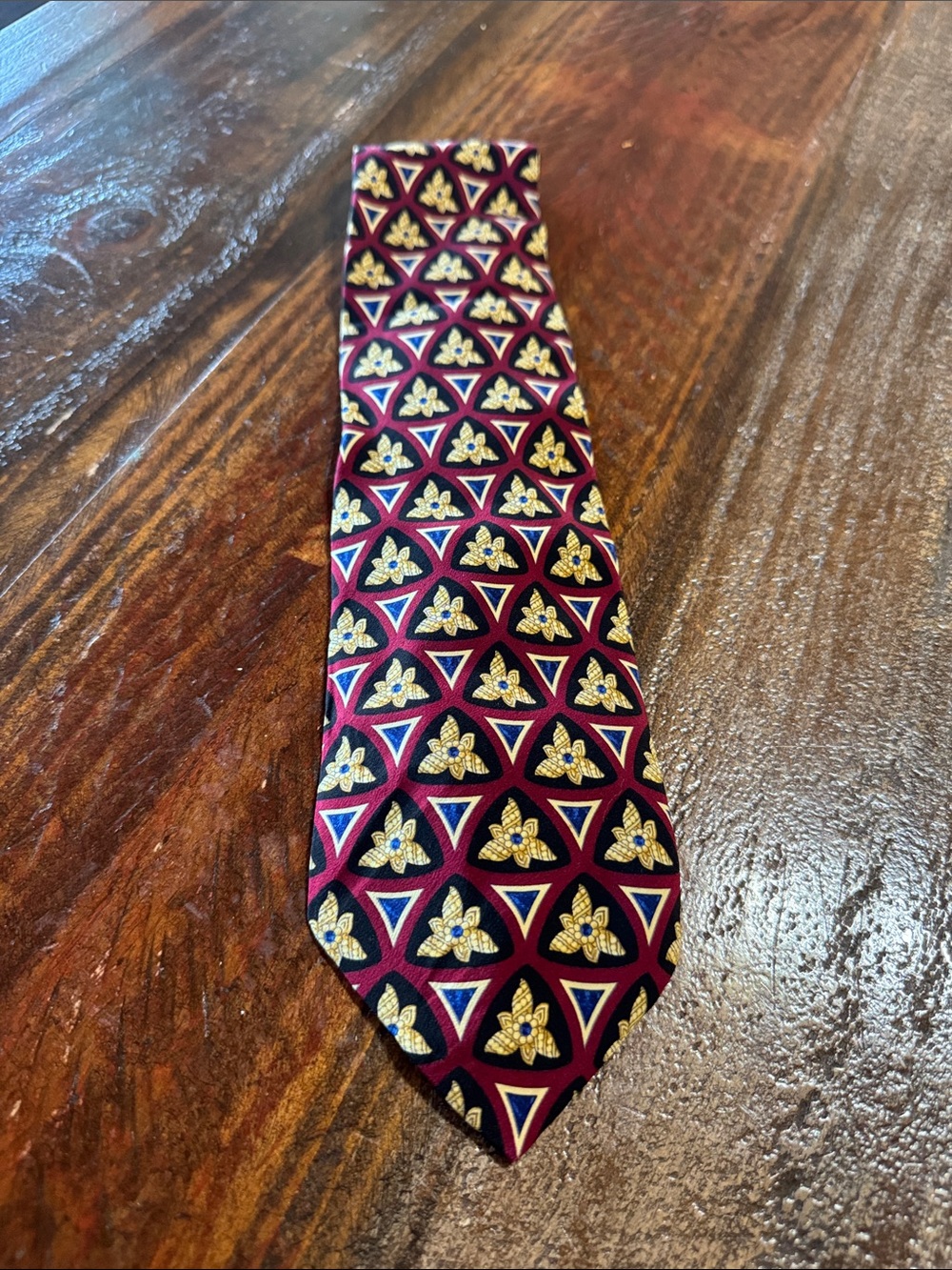 Valentino Garavani Burgundy Tie with Gold and Navy Geometric Floral Motif - Picture 2 of 6